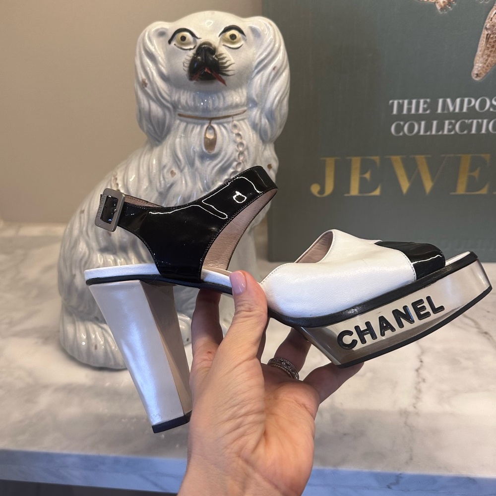 Rare vintage CHANEL 90’s platform sandals! 38.5